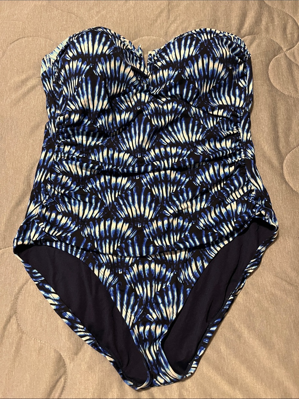 Tommy Bahama Tye Dye Seashell Pattern Navy and Crème  One-Piece Bandeau size 12